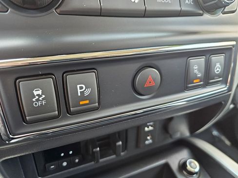 Used 2018 Nissan Titan PRO-4X w/ Pro-4x Convenience Package AWD/4WD image 34