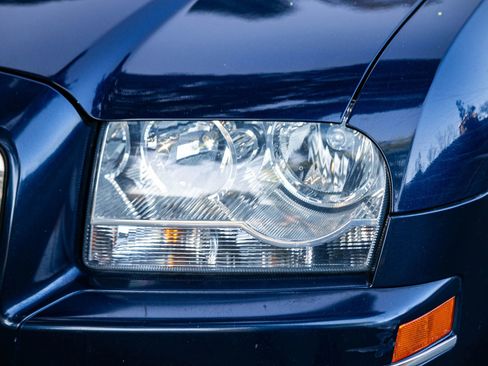 Used 2005 Chrysler 300 Touring image 7