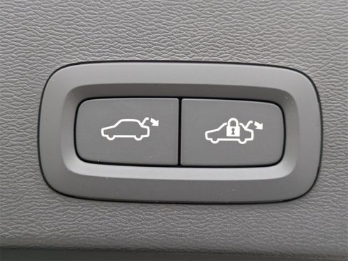 New 2025 Volvo XC40 B5 Core w/ Protection Package Premier image 14