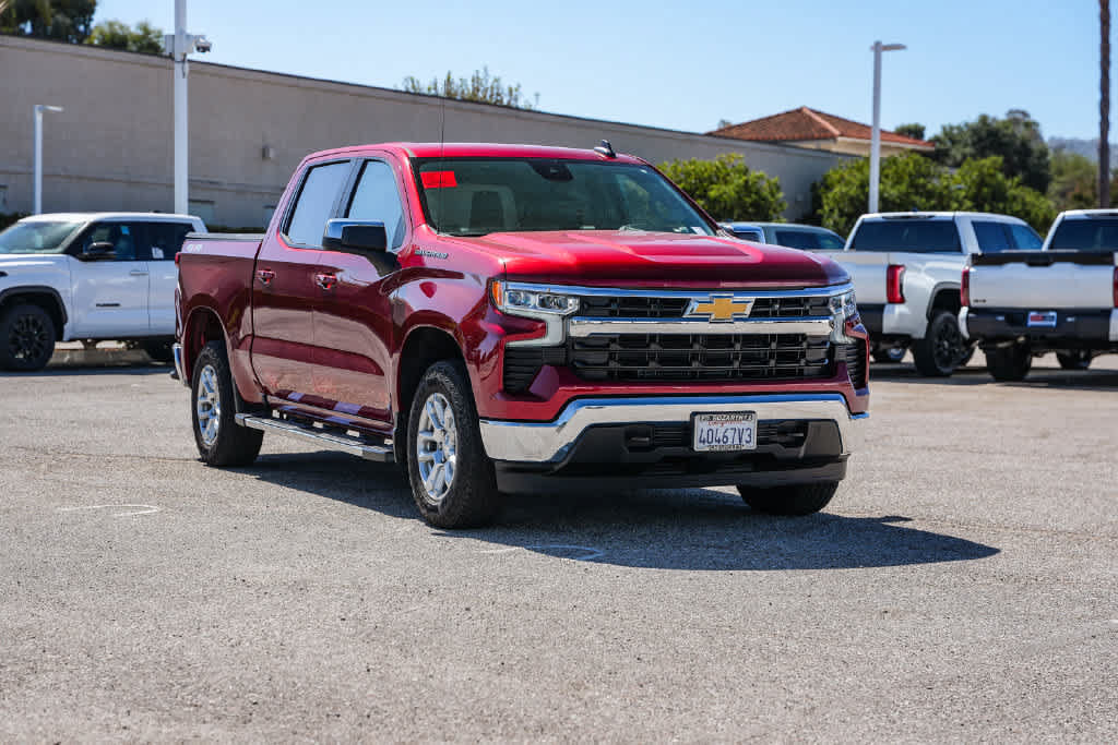 Used 2023 Chevrolet Silverado 1500 LT AWD/4WD image 3