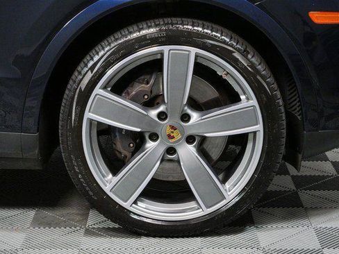Certified 2023 Porsche Cayenne Platinum Edition AWD/4WD image 40