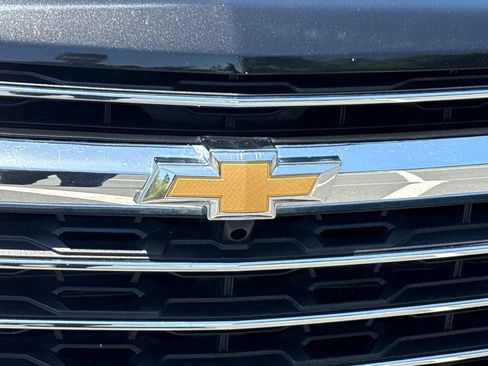 Used 2025 Chevrolet Traverse LT FWD image 8