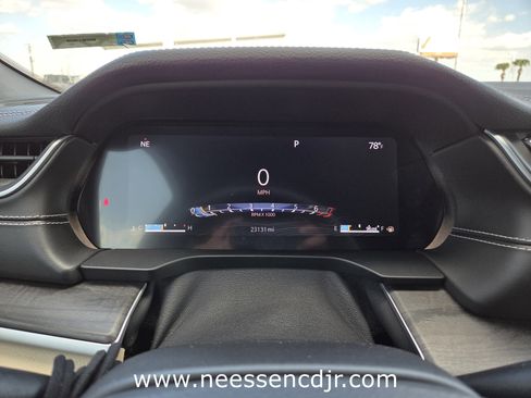 Used 2024 Jeep Grand Cherokee L Limited w/ Black Appearance Package image 10