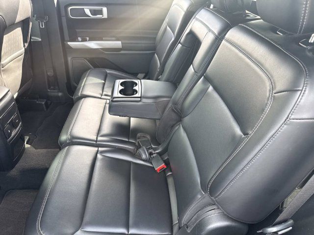Used 2024 Ford Explorer XLT w/ Equipment Group 202A RWD image 19