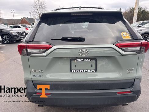 Used 2019 Toyota RAV4 XLE image 4