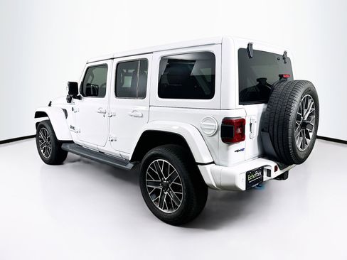 Used 2023 Jeep Wrangler Unlimited Sahara AWD/4WD image 5