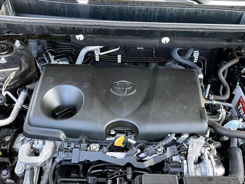 Used 2021 Toyota RAV4 XLE FWD image 33