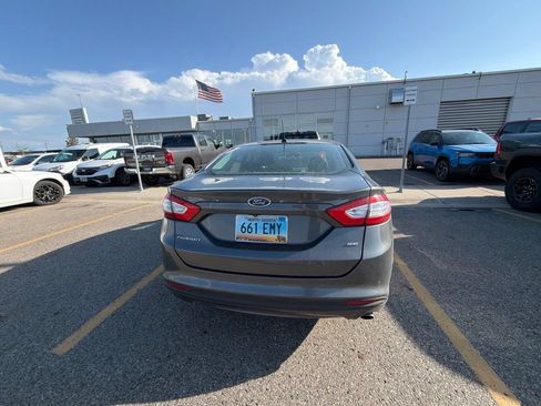 Used 2016 Ford Fusion SE FWD image 4
