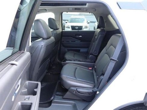 Used 2025 Nissan Pathfinder SL w/ SL Premium Package FWD image 24