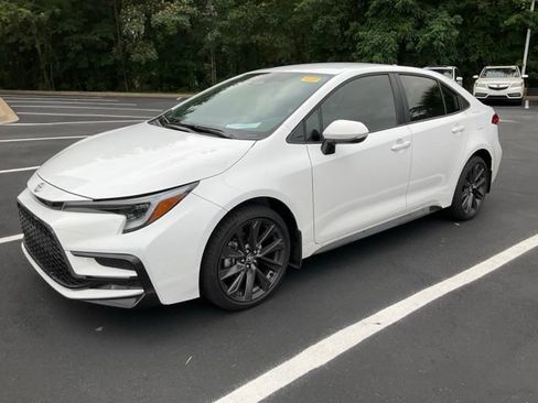 Used 2026 Toyota Corolla SE FWD image 11