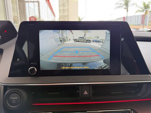 Certified 2025 Toyota Prius Plug-In Hybrid image 19