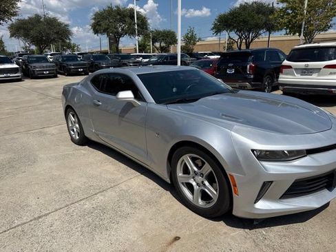 Used 2018 Chevrolet Camaro LT w/ Technology Package RWD image 6