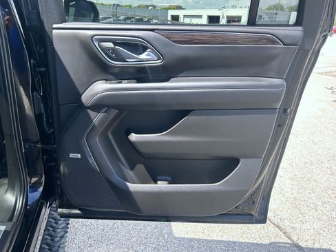 Used 2022 Chevrolet Suburban Z71 w/ Z71 Off-Road Package AWD/4WD image 22