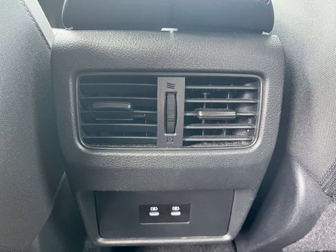 Used 2025 Nissan Rogue SV FWD image 22