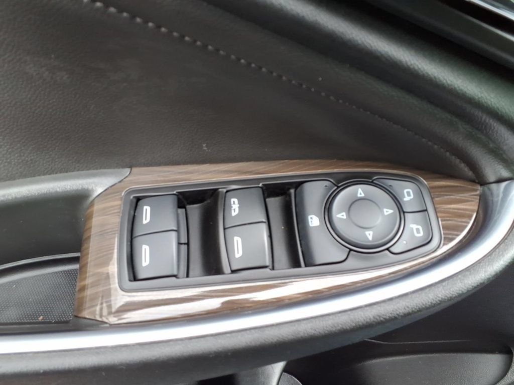 Used 2024 Chevrolet Malibu LT FWD image 14