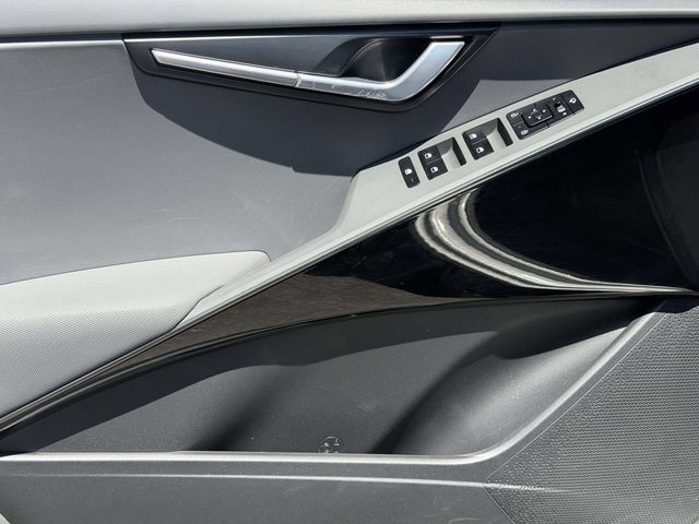 Used 2023 Kia Niro EX Touring FWD image 13