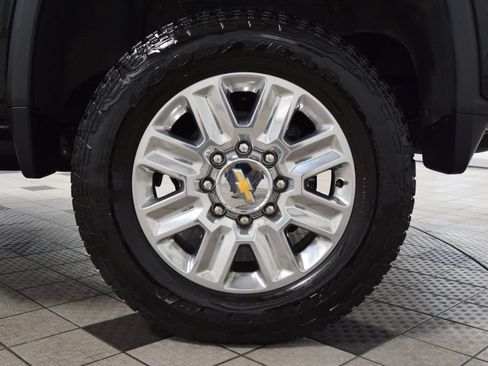 Used 2024 Chevrolet Silverado 2500 High Country w/ Technology Package AWD/4WD image 29
