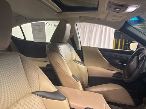 Used 2021 Lexus ES 250 w/ Accessory Package 2 AWD/4WD image 9