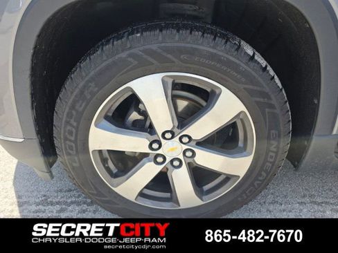 Used 2018 Chevrolet Traverse LT FWD image 14