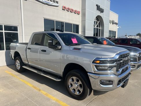 Used 2026 RAM 2500 Big Horn AWD/4WD image 1