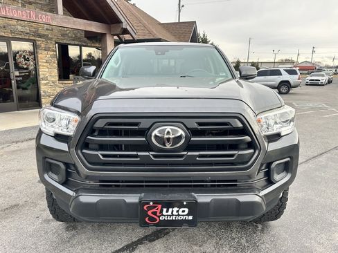 Used 2019 Toyota Tacoma SR image 9