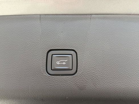 Used 2023 Chevrolet Traverse RS AWD/4WD image 14