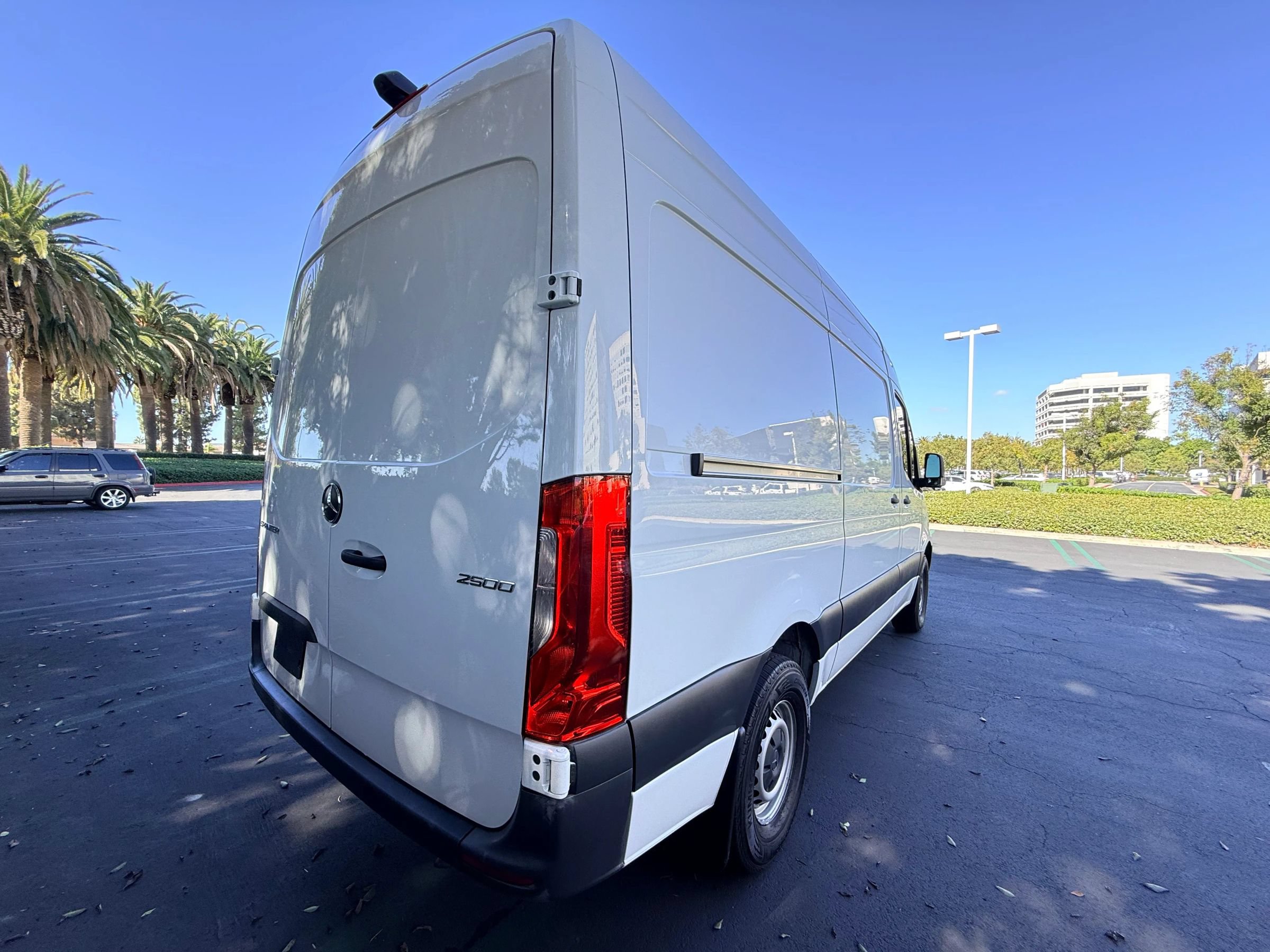 Used 2022 Mercedes-Benz Sprinter 2500 144 Cargo image 8