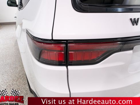 Used 2024 Jeep Wagoneer Series II AWD/4WD image 9