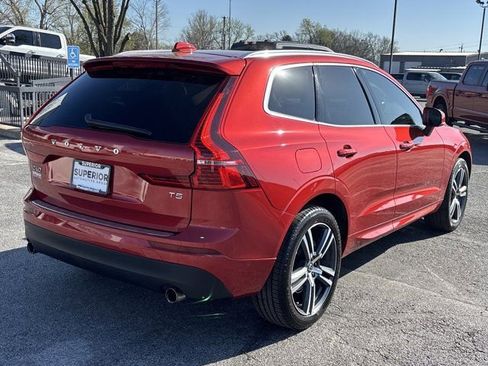 Used 2019 Volvo XC60 T5 Momentum w/ Multimedia Package image 3