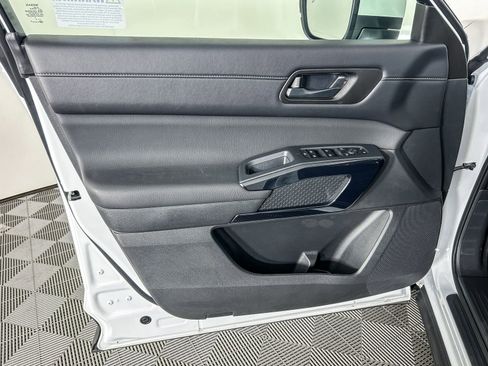 Certified 2025 Nissan Pathfinder SV w/ SV Premium Package image 22