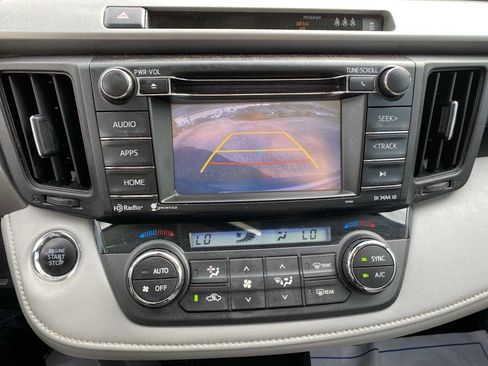 Used 2018 Toyota RAV4 XLE FWD image 17