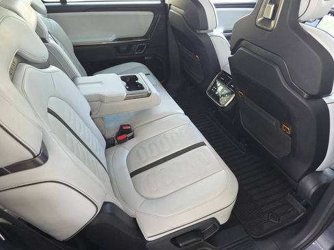 Used 2023 Rivian R1S Adventure AWD/4WD image 30