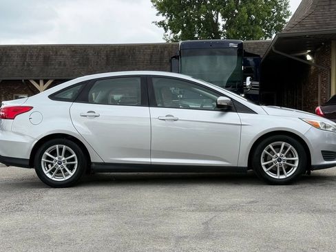 Used 2016 Ford Focus SE w/ Reverse Sensing Package FWD image 6