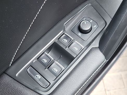 Certified 2023 Volkswagen Tiguan SE R-Line AWD/4WD image 19