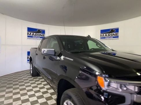 Used 2023 Chevrolet Silverado 1500 LT AWD/4WD image 4