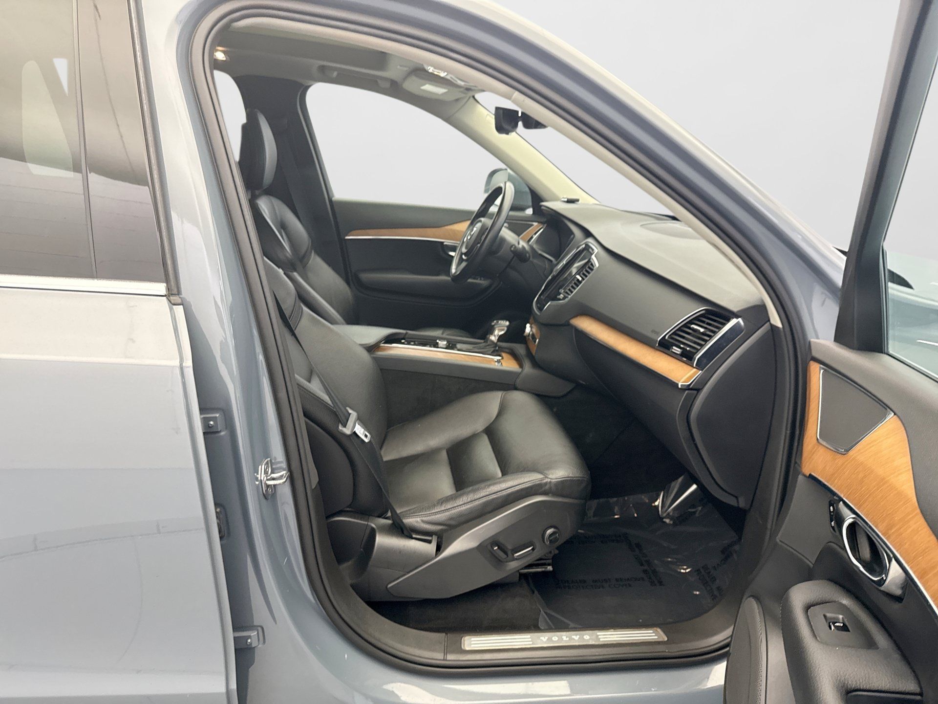 Used 2021 Volvo XC90 T6 Momentum w/ Advanced Package AWD/4WD image 17