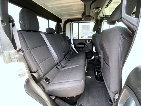 Used 2023 Jeep Gladiator Sport AWD/4WD image 18
