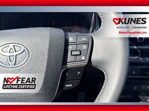 Used 2025 Toyota Camry SE FWD image 21
