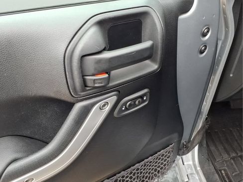 Used 2013 Jeep Wrangler Sahara w/ Connectivity Group AWD/4WD image 15