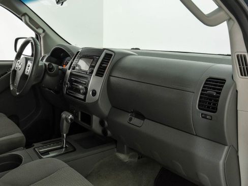 Used 2016 Nissan Frontier SV image 10