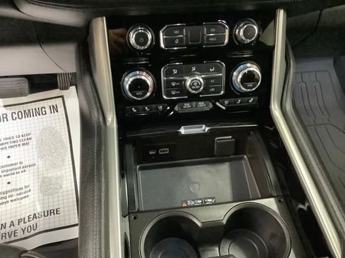 Used 2022 GMC Yukon XL Denali image 18