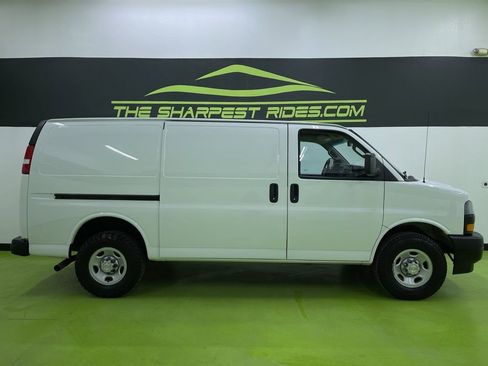 Used 2022 Chevrolet Express 2500 w/ Driver Convenience Package image 11