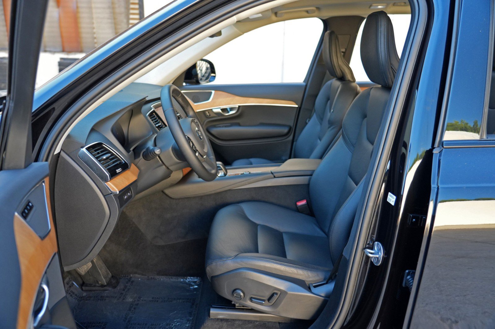 Used 2023 Volvo XC90 T8 Plus AWD/4WD image 17