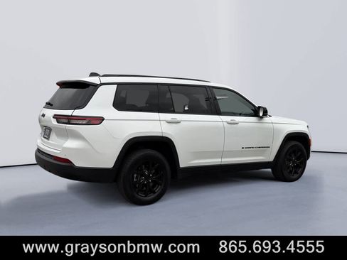 Used 2024 Jeep Grand Cherokee L Laredo image 3
