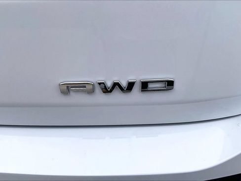 Used 2024 GMC Terrain SLE w/ Driver Convenience Package AWD/4WD image 8