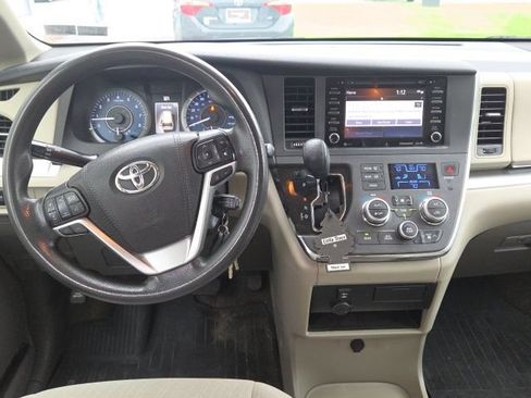 Used 2018 Toyota Sienna LE AWD/4WD image 12