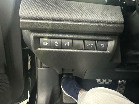 Used 2025 Toyota Camry SE w/ Convenience Package FWD image 9