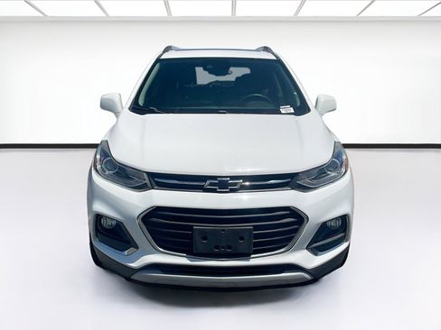 Used 2020 Chevrolet Trax Premier w/ LPO, Cargo Package FWD image 2