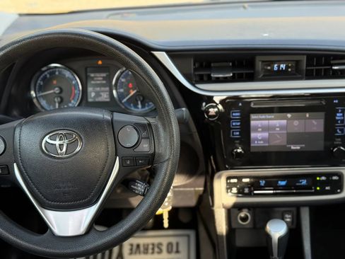 Used 2018 Toyota Corolla LE image 18