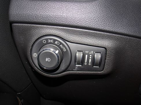 Used 2020 Jeep Compass Latitude image 26